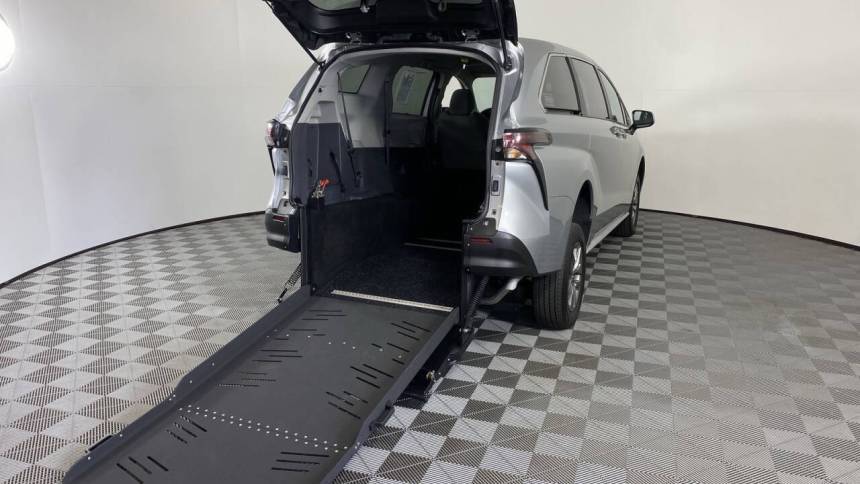 2023 Toyota Sienna LE — Minivan — 22,375 mi — Phoenix, AZ