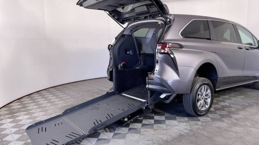2024 Toyota Sienna LE — Minivan — 5 mi — Phoenix, AZ