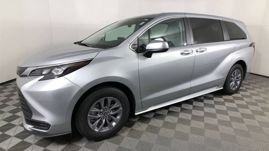 2024 Toyota Sienna LE — Minivan — 25,190 mi — Cornelius, NC