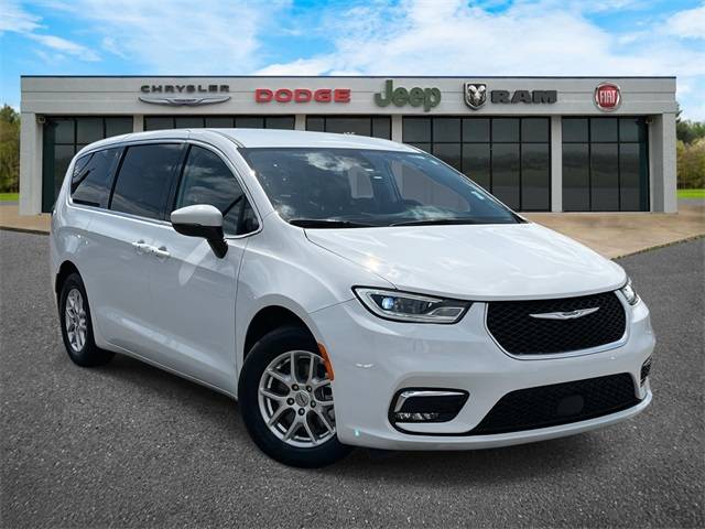 2023 Chrysler Pacifica Touring L — Minivan — 33,685 mi — Cornelius, NC