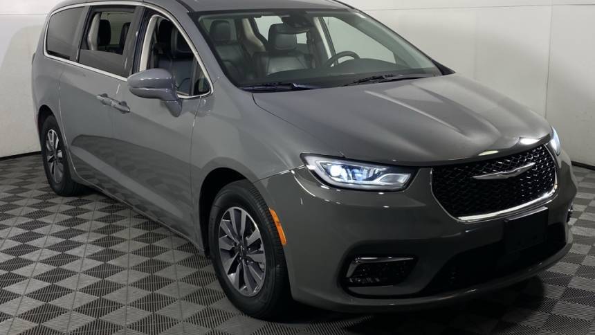 2022 Chrysler Pacifica Hybrid Touring L — Minivan — 28,485 mi — Cornelius, NC