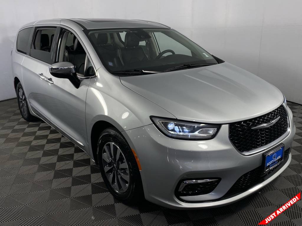 2023 Chrysler Pacifica Hybrid Limited — Minivan — 43,197 mi — Cornelius, NC
