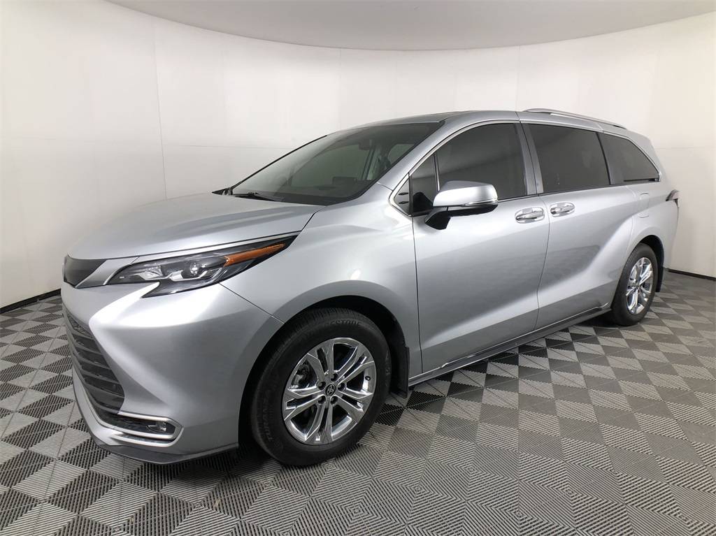 2024 Toyota Sienna Platinum — Minivan — 21,930 mi — Cornelius, NC