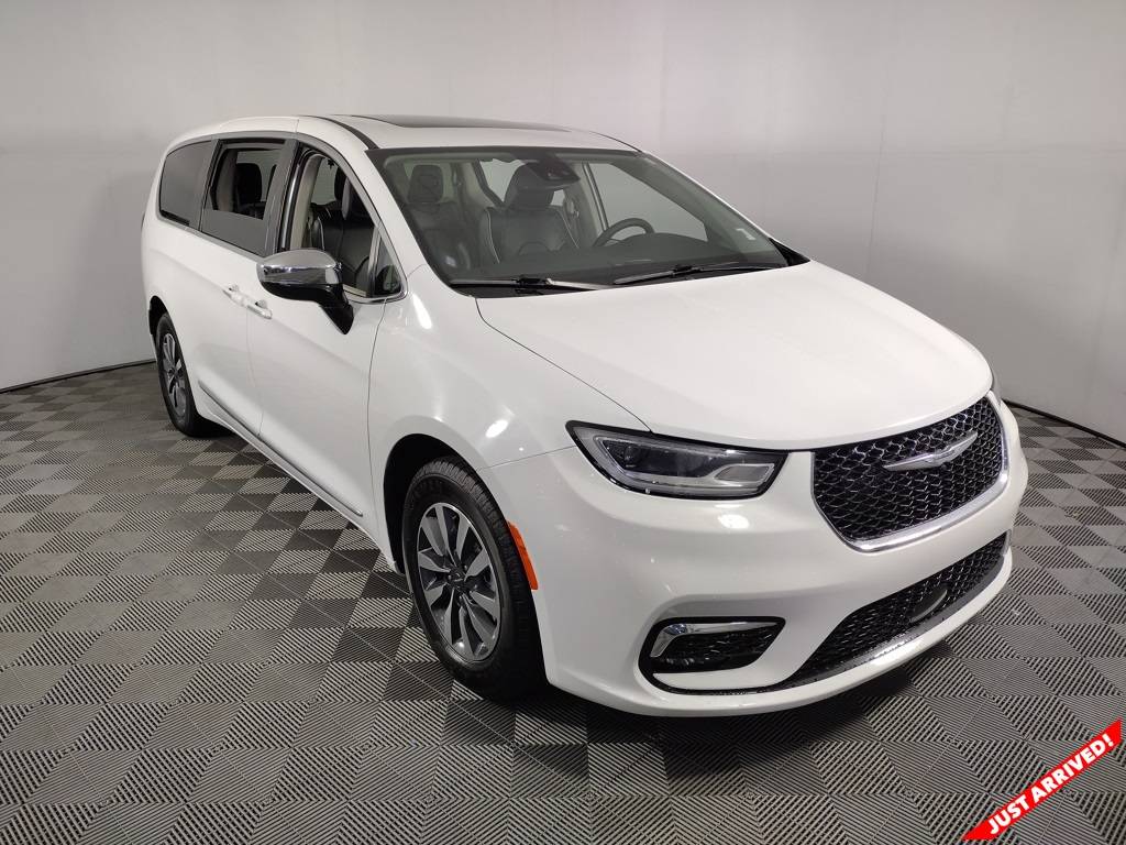 2023 Chrysler Pacifica Hybrid Limited — Minivan — 51,662 mi — Cornelius, NC