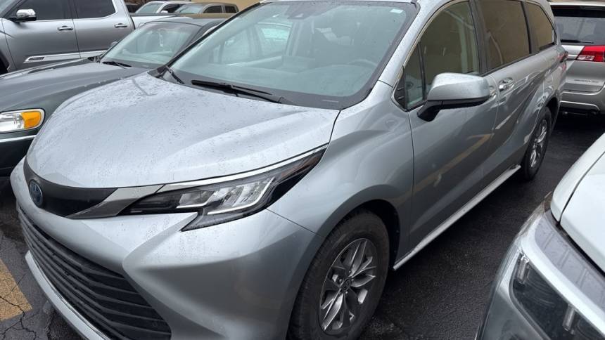 2023 Toyota Sienna XLE — Minivan — 46,615 mi — Cornelius, NC
