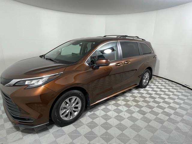 2022 Toyota Sienna LE — Minivan — 82,465 mi — Cornelius, NC