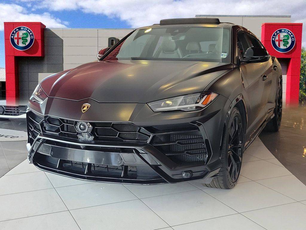 2022 Lamborghini Urus Standard