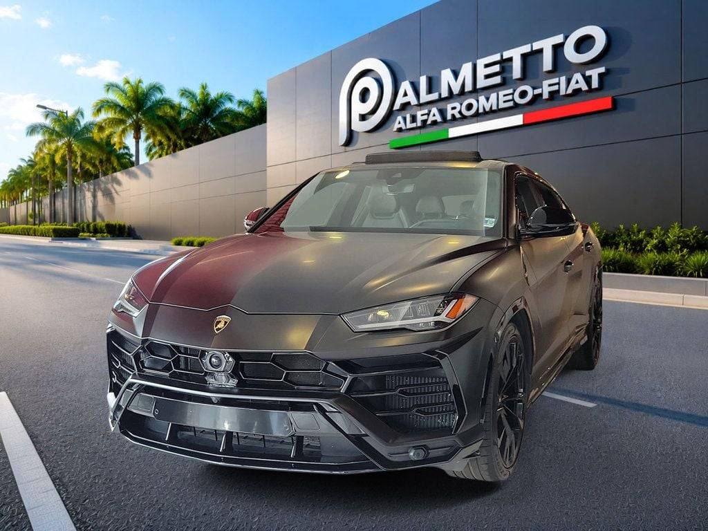 2022 Lamborghini Urus Standard