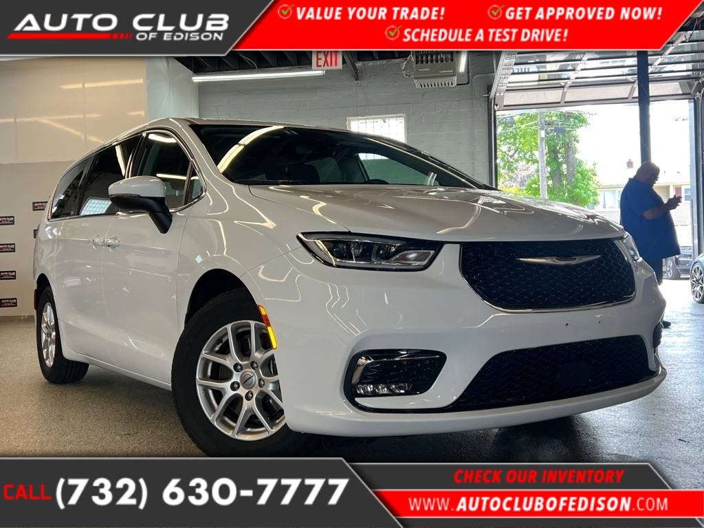 2023 Chrysler Pacifica Touring L — Minivan — 57,358 mi — Edison, NJ