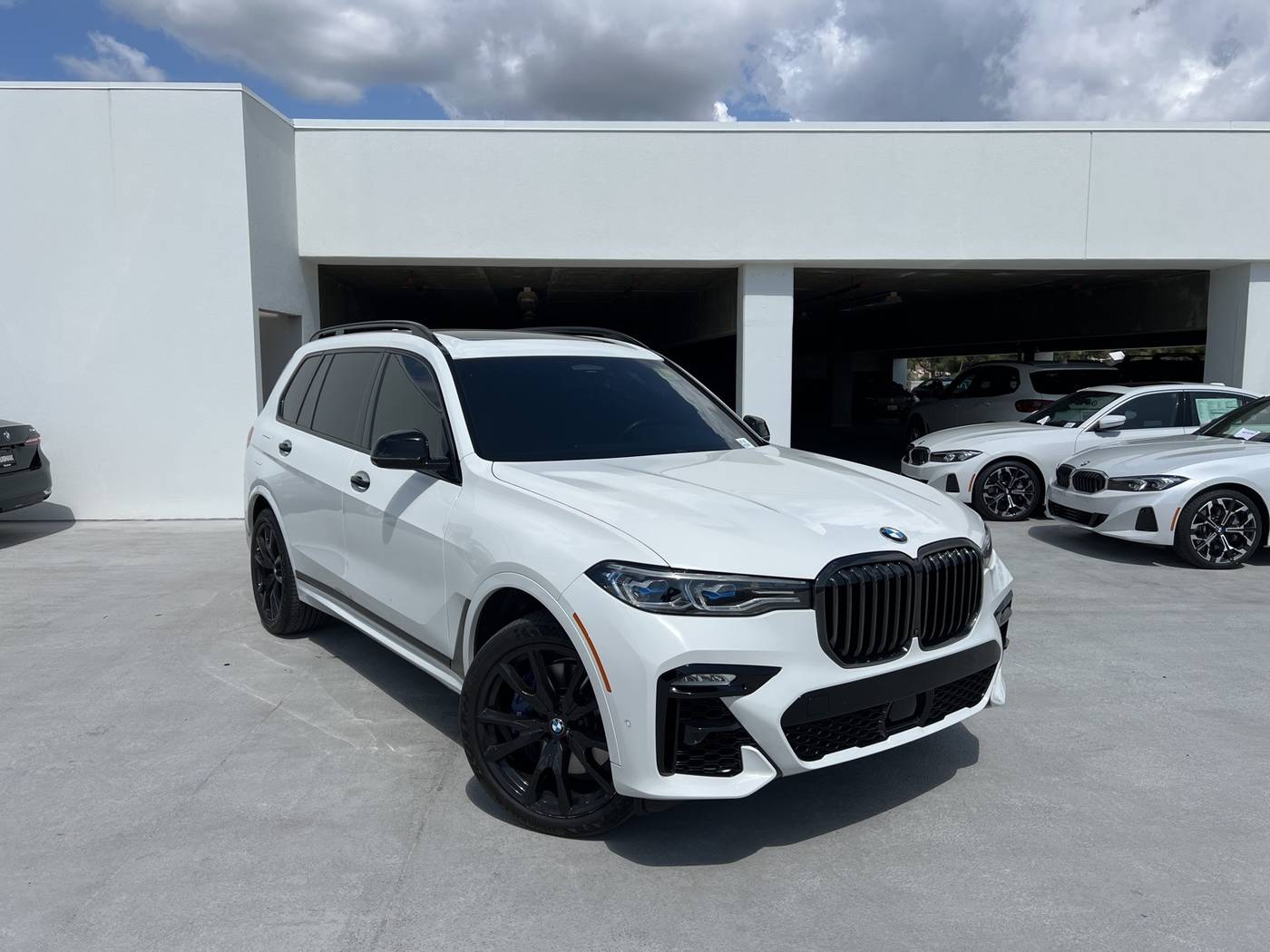 2022 BMW X7 M50i — SUV — 28,595 mi — Thousand Oaks, CA