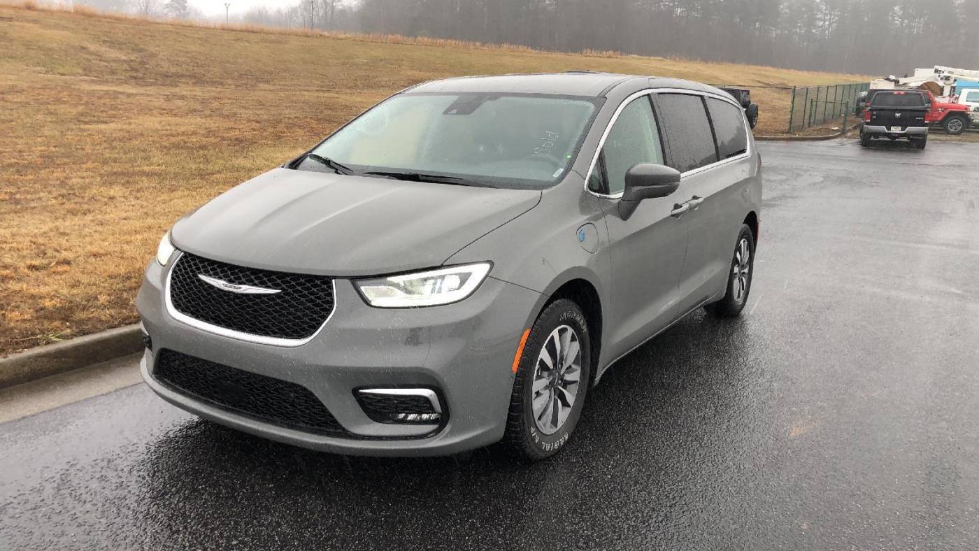 2022 Chrysler Pacifica Hybrid Touring L — Minivan — 68,080 mi — Alto, GA
