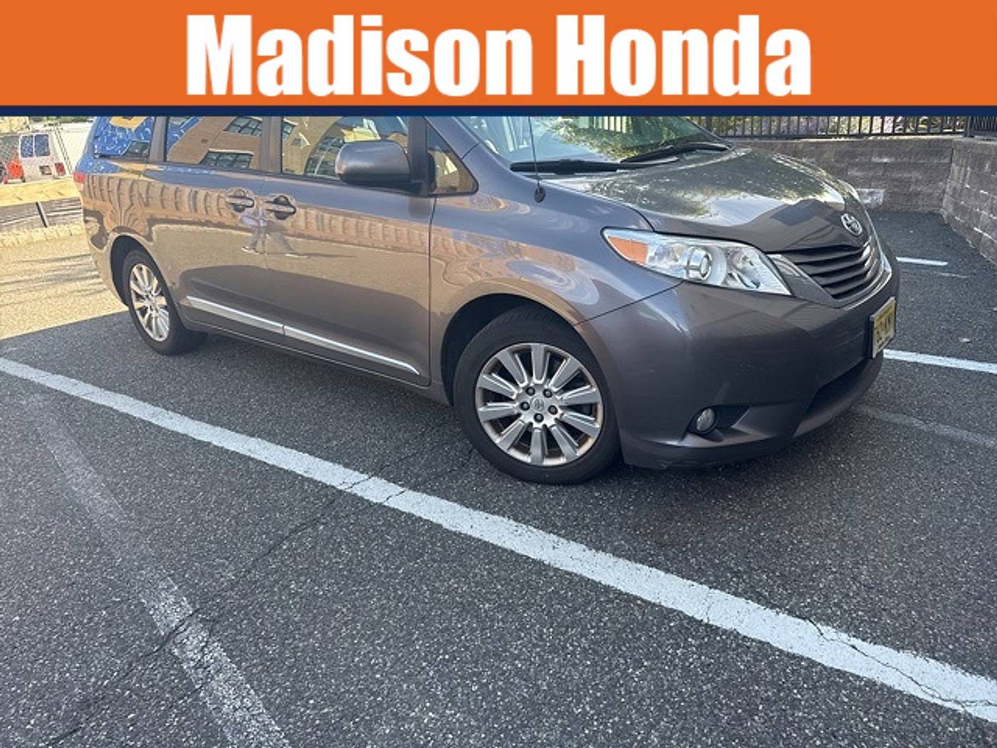 2013 Toyota Sienna XLE — Minivan — 128,955 mi — Madison, NJ