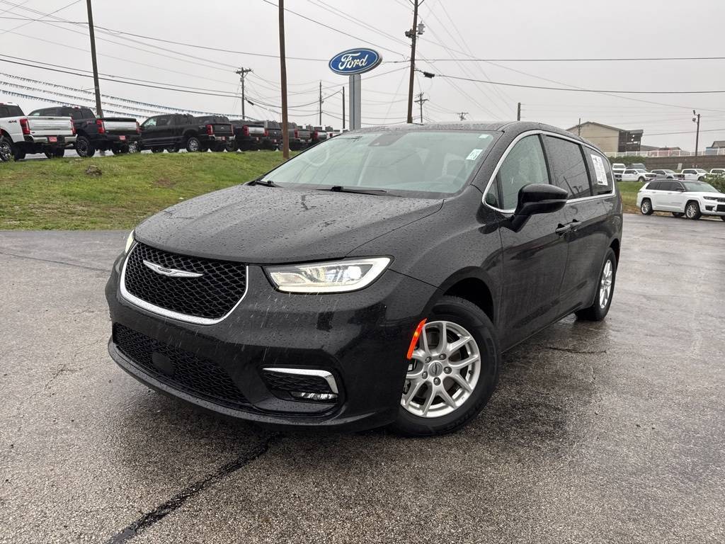 2023 Chrysler Pacifica Touring L — Minivan — 63,150 mi — Branson, MO