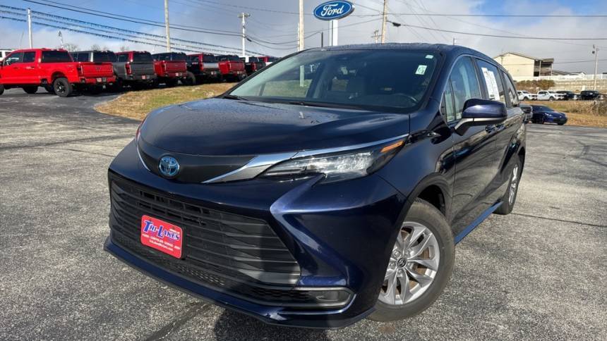 2024 Toyota Sienna LE — Minivan — 31,138 mi — Branson, MO