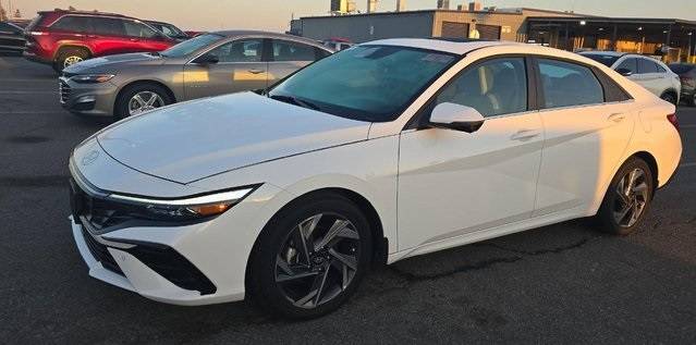 2024 Hyundai Elantra Limited — Sedan — 5,602 mi — Plano, TX