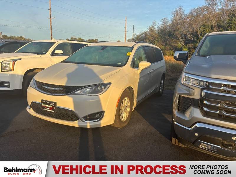 2017 Chrysler Pacifica Touring L — Minivan — 86,343 mi — Troy, MO