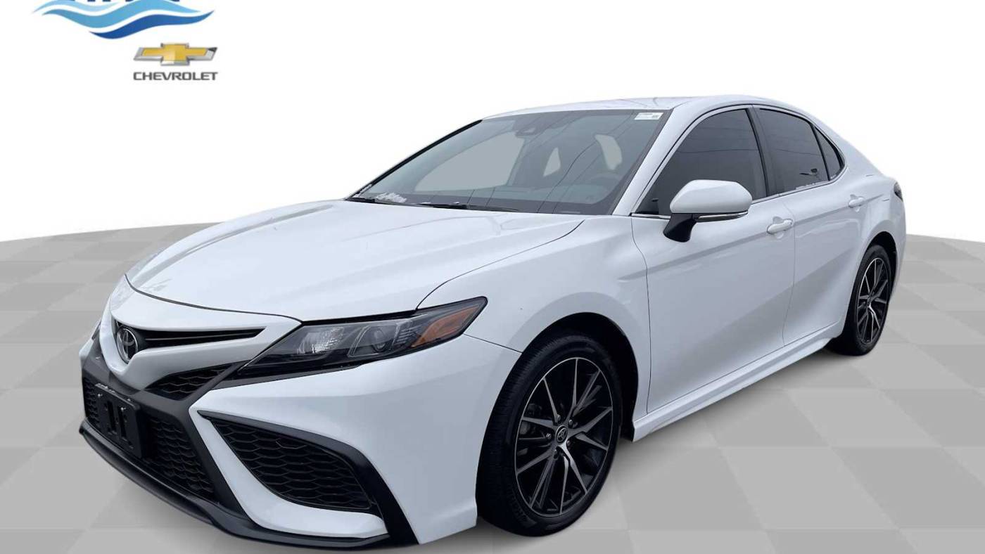 2022 Toyota Camry SE — Sedan — 19,372 mi — Milwaukee, WI