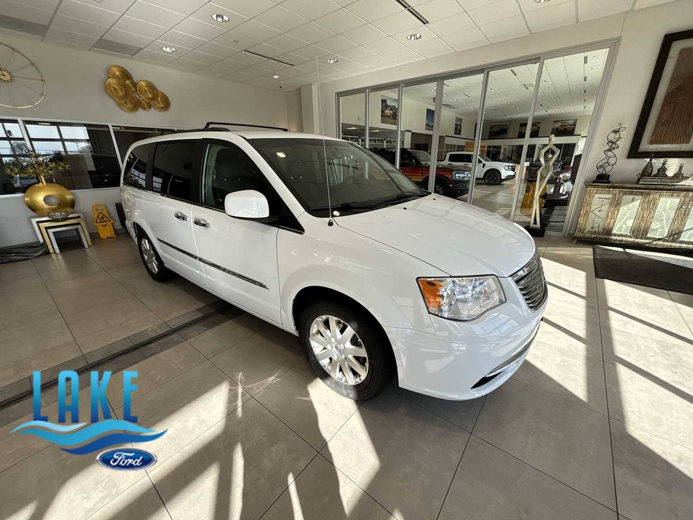 2015 Chrysler Town & Country Touring — Minivan — 127,708 mi — Milwaukee, WI