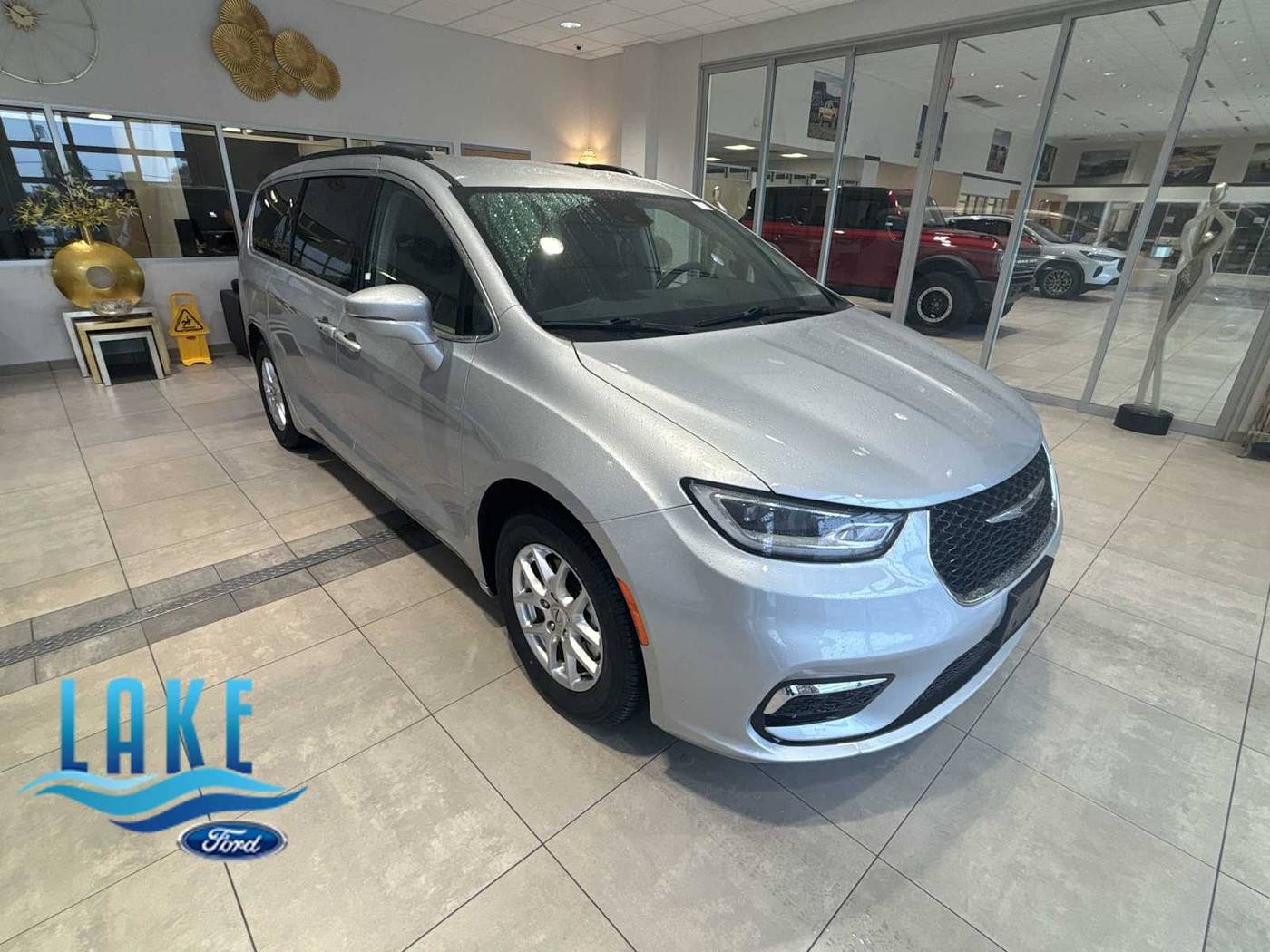 2022 Chrysler Pacifica Touring L — Minivan — 44,822 mi — Milwaukee, WI