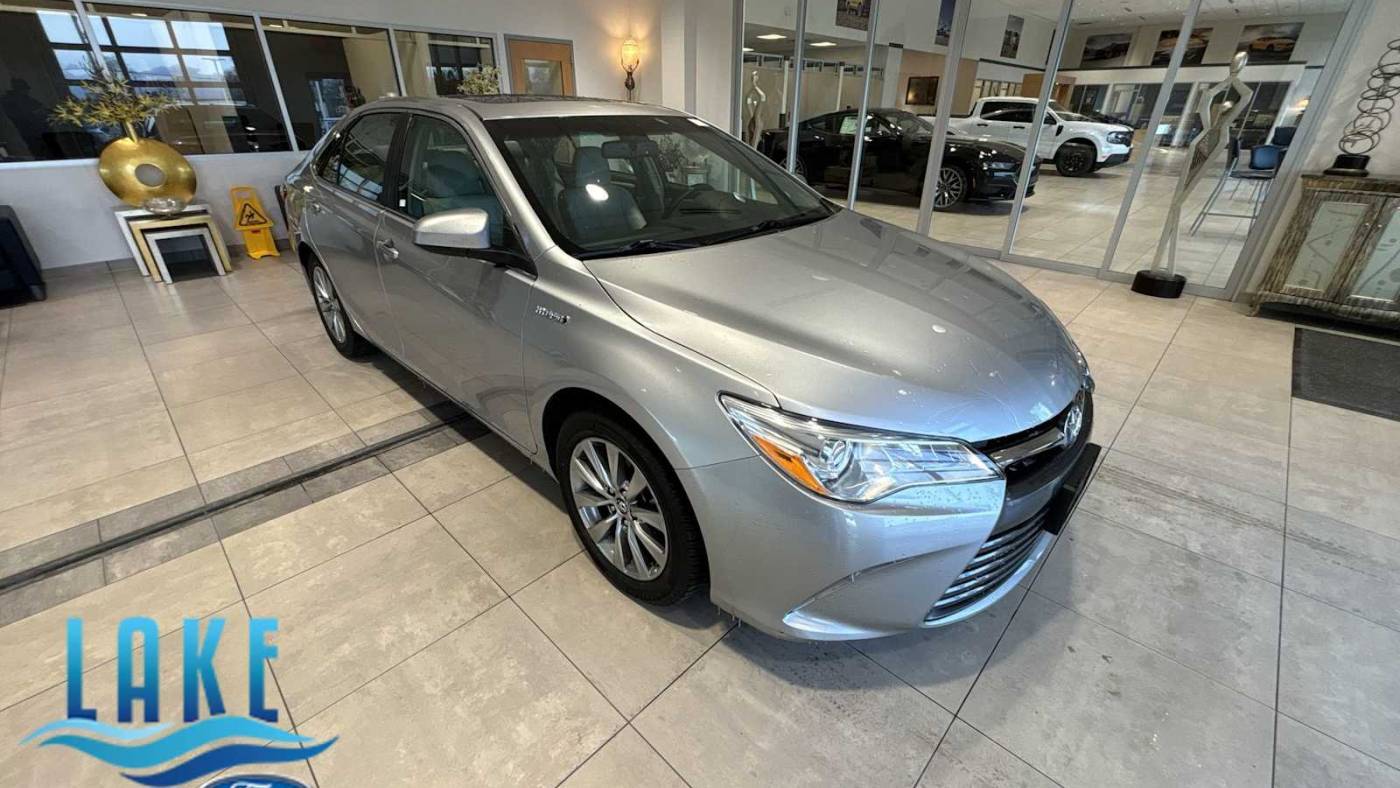 2016 Toyota Camry Hybrid XLE — Sedan — 95,867 mi — Milwaukee, WI