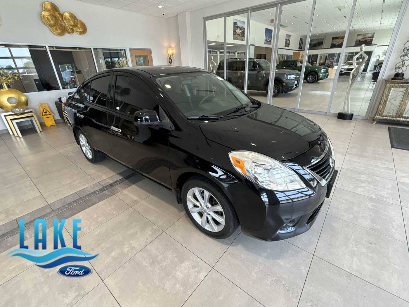 2014 Nissan Versa 1.6 SL — Sedan — 82,410 mi — Milwaukee, WI