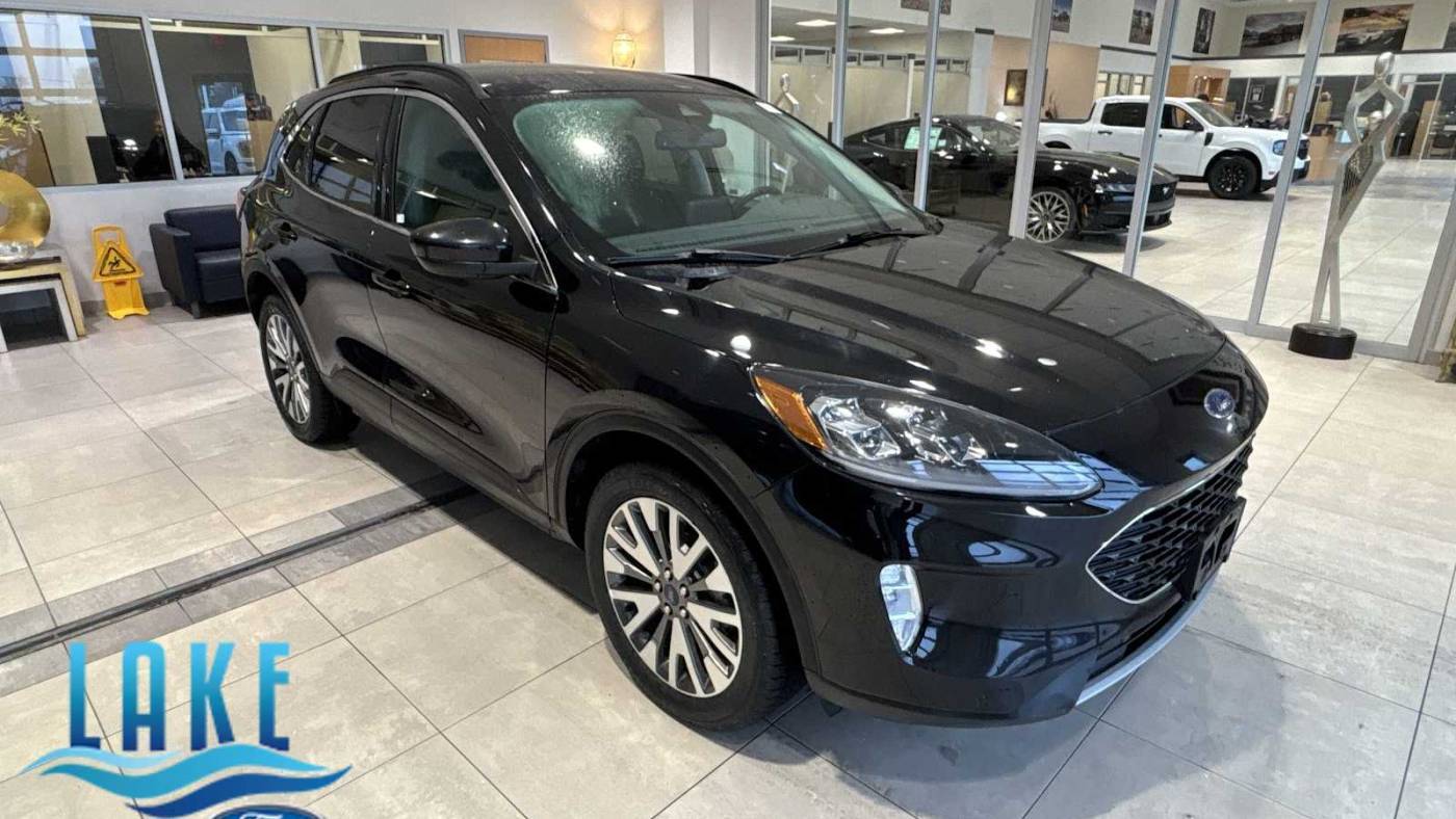 2022 Ford Escape Titanium — SUV — 58,230 mi — Milwaukee, WI