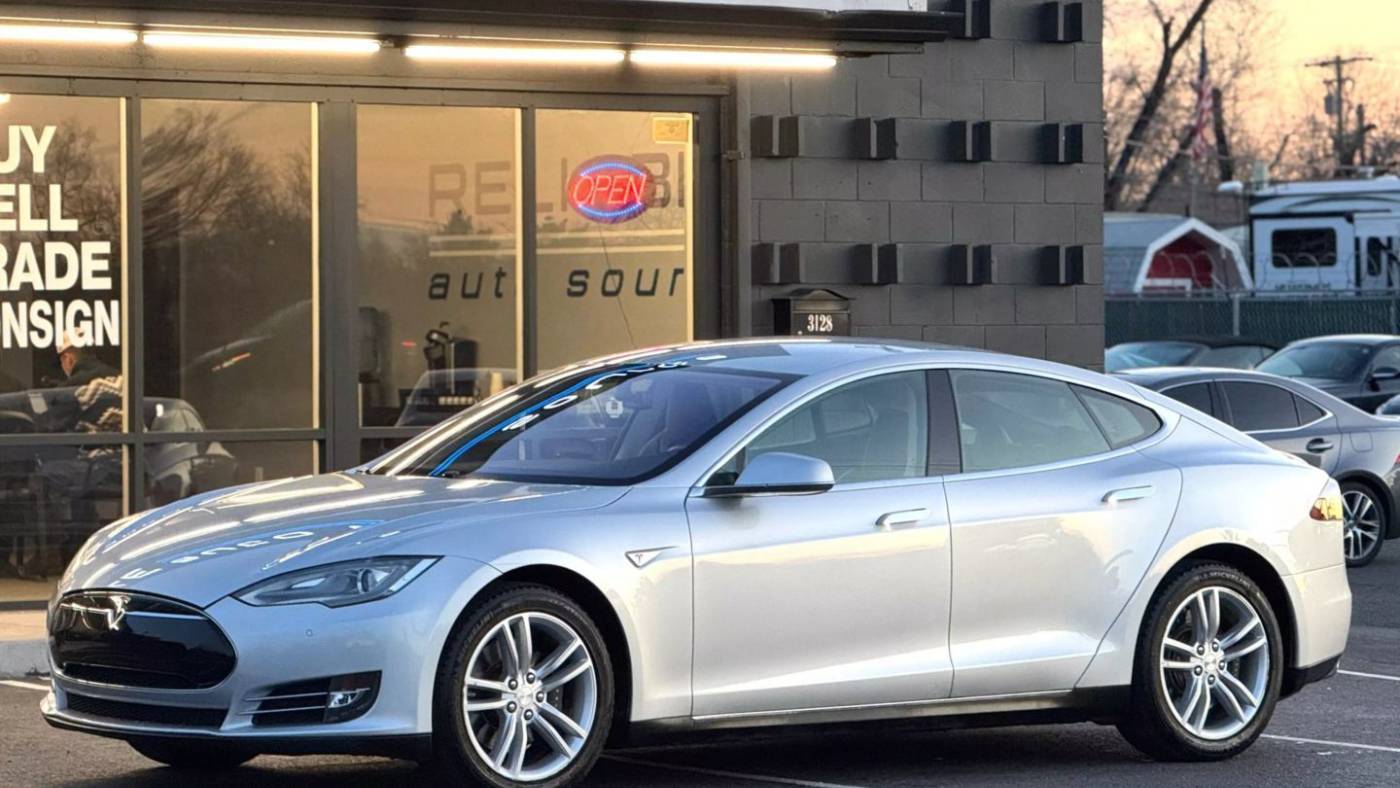2013 Tesla Model S Standard — Hatchback — 60,884 mi — Sacramento, CA