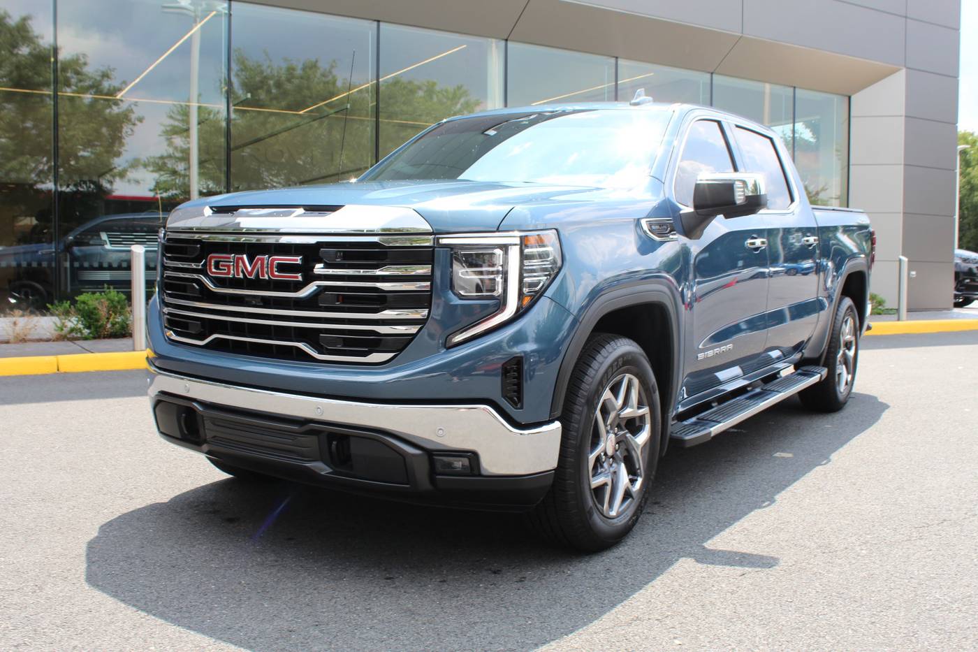 2024 GMC Sierra 1500 SLT — Pickup Truck — 16,772 mi — Chantilly, VA