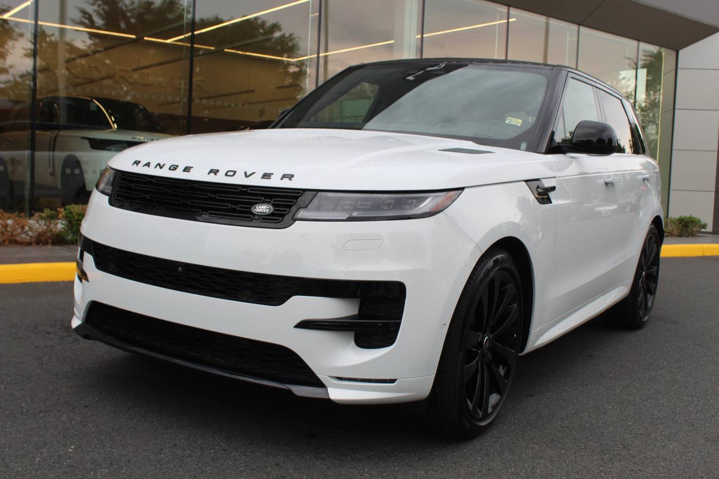 2025 Land Rover Range Rover Sport Dynamic SE — SUV — 5,000 mi — Chantilly, VA