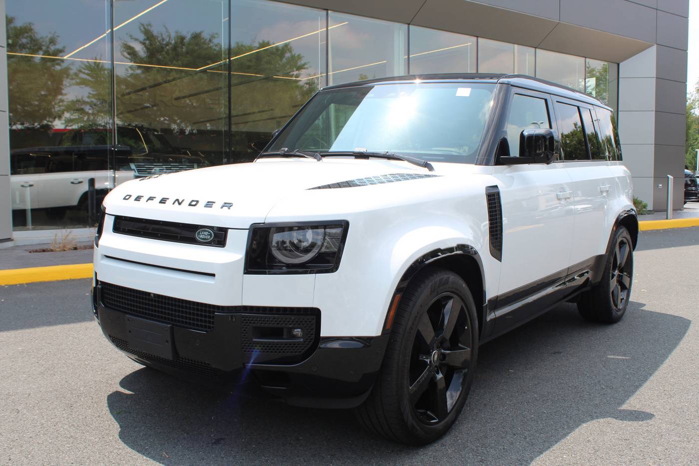 2025 Land Rover Defender X-Dynamic SE — SUV — 3,807 mi — Chantilly, VA