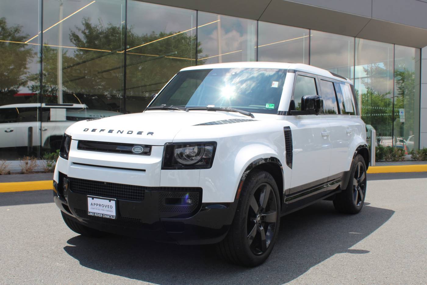 2025 Land Rover Defender X-Dynamic SE — SUV — 5,324 mi — Chantilly, VA