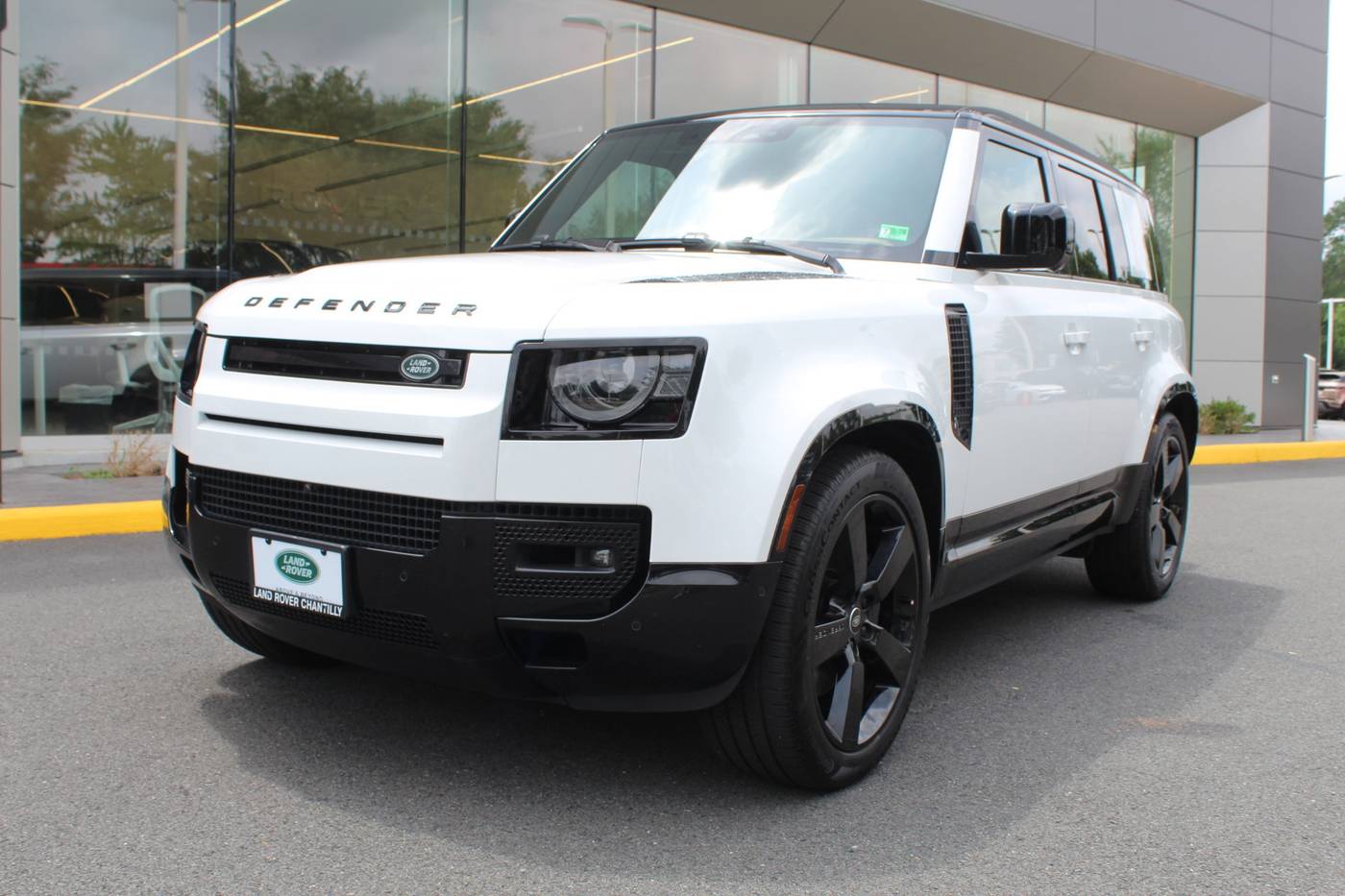 2025 Land Rover Defender X-Dynamic SE — SUV — 5,302 mi — Chantilly, VA