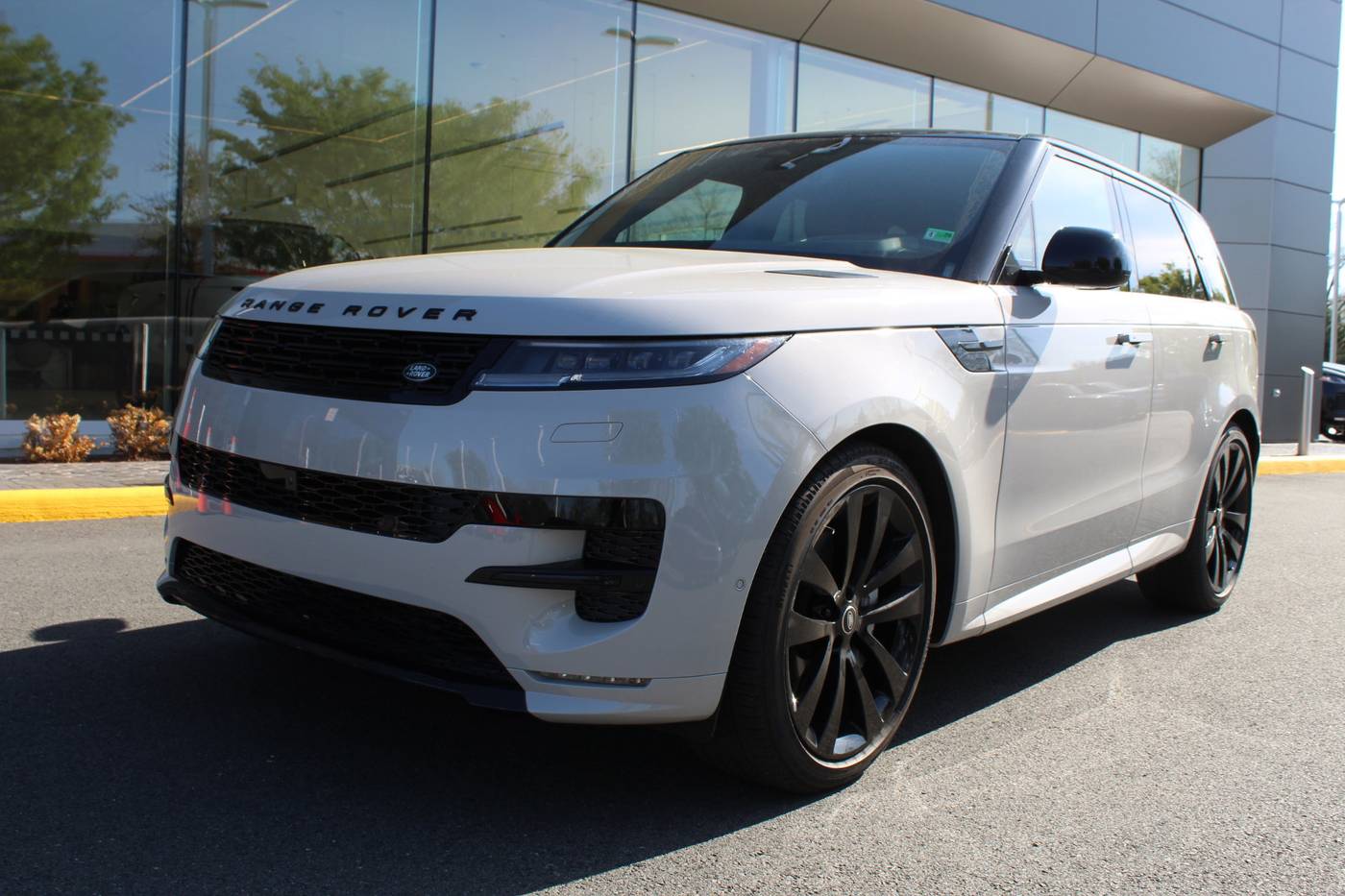 2025 Land Rover Range Rover Sport Dynamic SE — SUV — 2,933 mi — Chantilly, VA