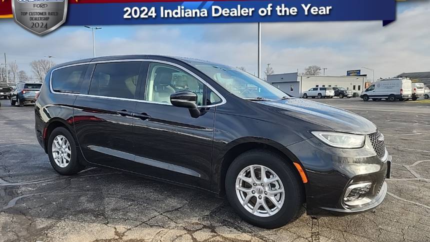 2023 Chrysler Pacifica Touring L — Minivan — 64,711 mi — New Haven, IN