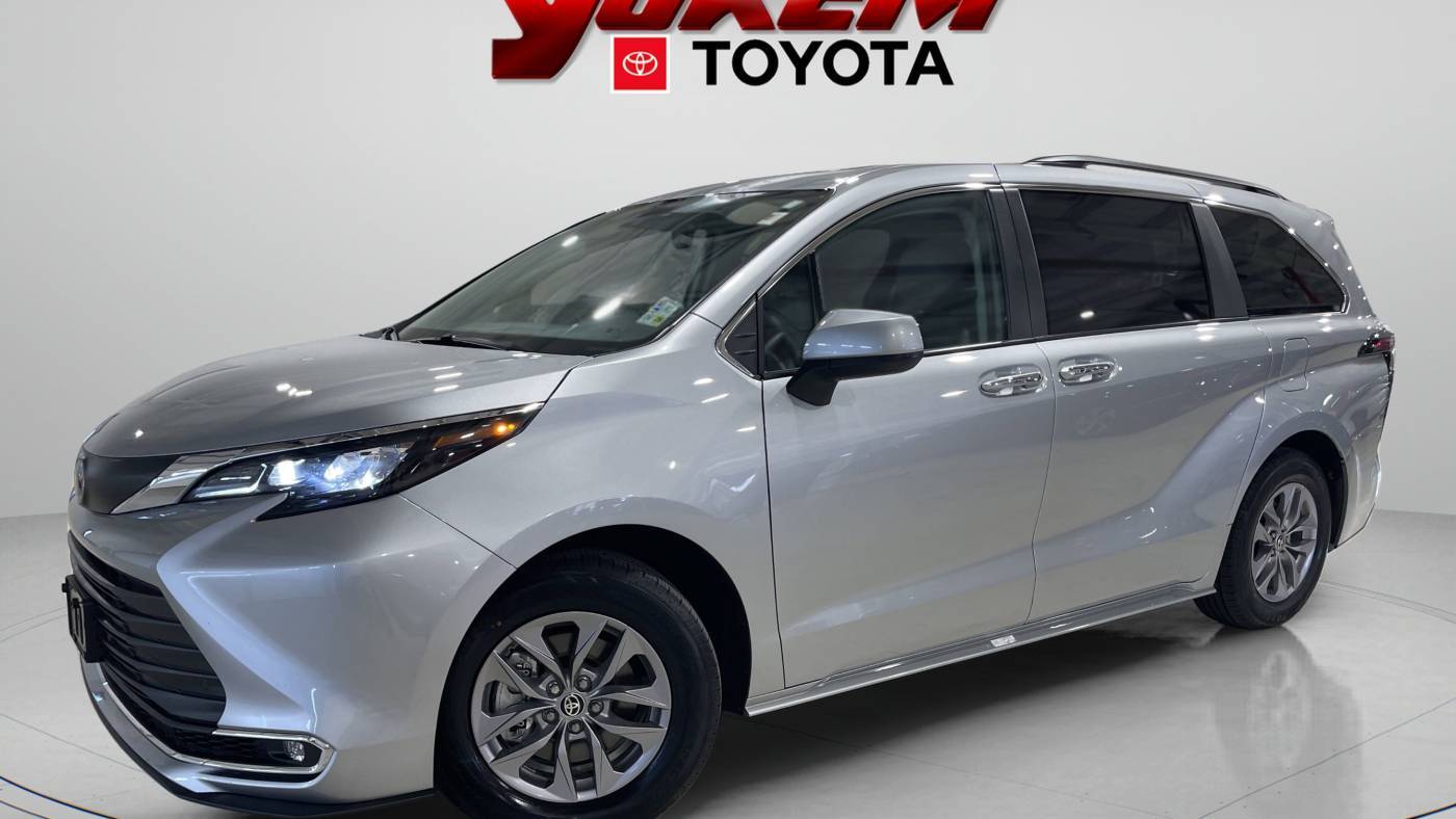 2024 Toyota Sienna XLE