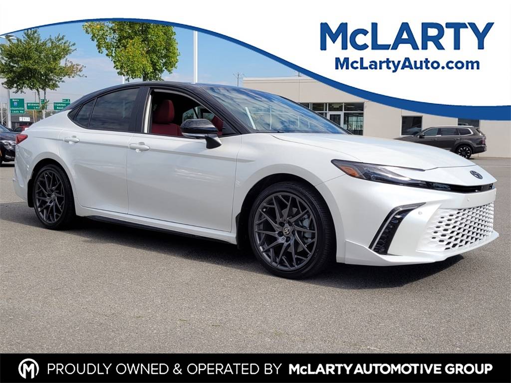 2025 Toyota Camry Hybrid XSE — Sedan — 5,498 mi — North Little Rock, AR