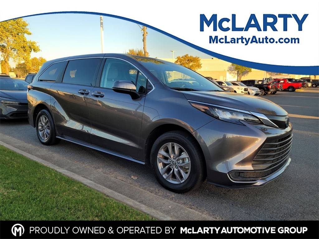 2024 Toyota Sienna LE — Minivan — 44,211 mi — North Little Rock, AR