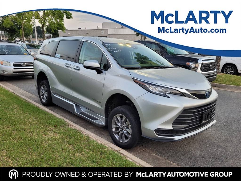 2022 Toyota Sienna LE — Minivan — 32,637 mi — North Little Rock, AR