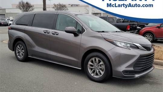 2022 Toyota Sienna LE — Minivan — 71,834 mi — North Little Rock, AR