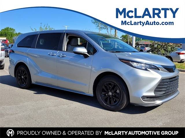 2022 Toyota Sienna LE — Minivan — 83,163 mi — North Little Rock, AR