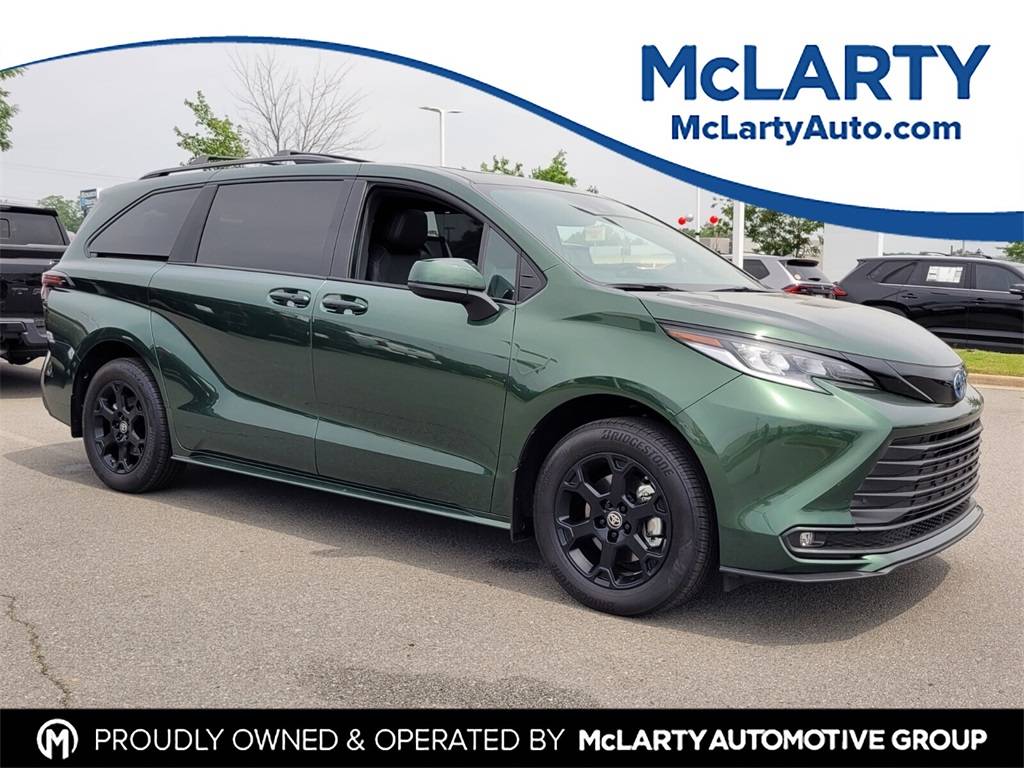 2025 Toyota Sienna Woodland Edition — Minivan — 3,289 mi — North Little Rock, AR