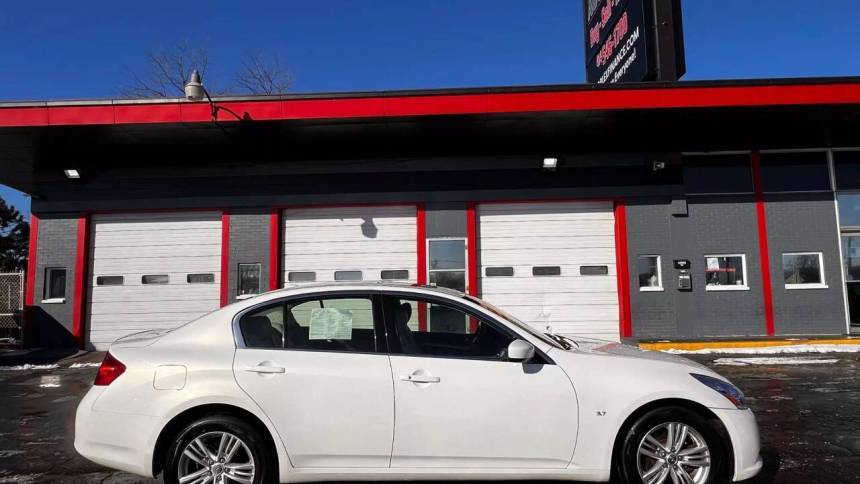 2015 INFINITI Q40 Standard — Sedan — 101,819 mi — Milwaukee, WI