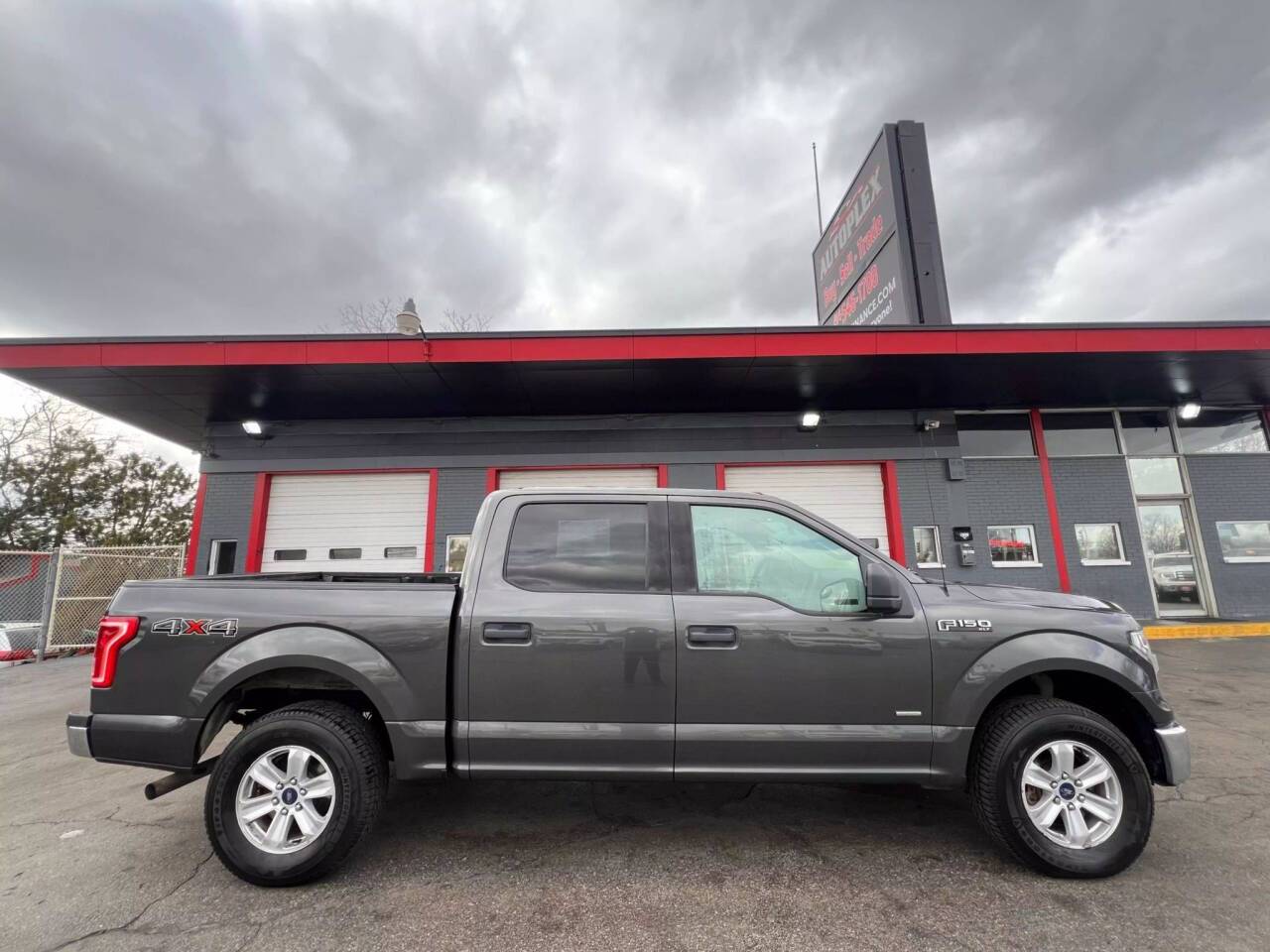 2015 Ford F-150 XL — Pickup Truck — 114,499 mi — Milwaukee, WI