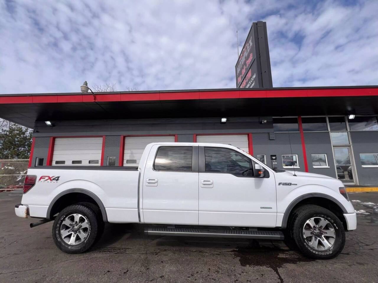 2014 Ford F-150 XL — Pickup Truck — 140,221 mi — Milwaukee, WI