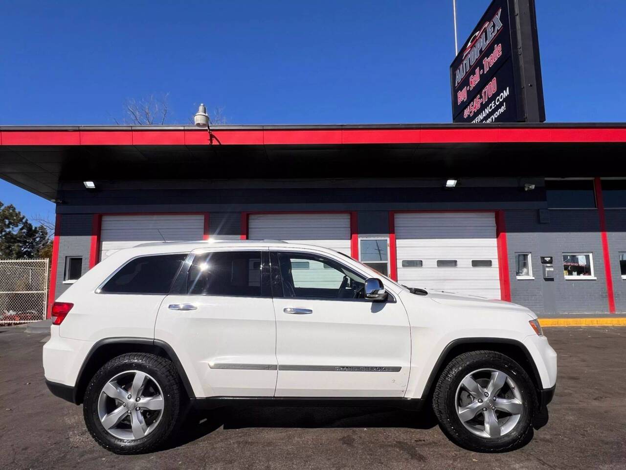 2012 Jeep Grand Cherokee Overland — SUV — 133,834 mi — Milwaukee, WI