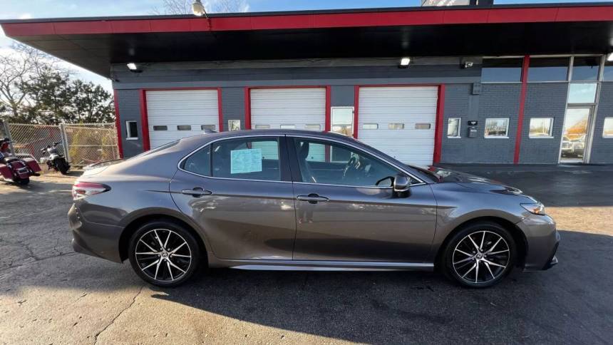 2024 Toyota Camry SE — Sedan — 22,784 mi — Milwaukee, WI