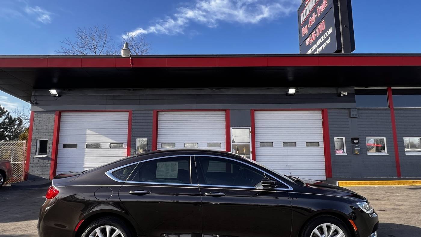 2015 Chrysler 200 C — Sedan — 56,378 mi — Milwaukee, WI