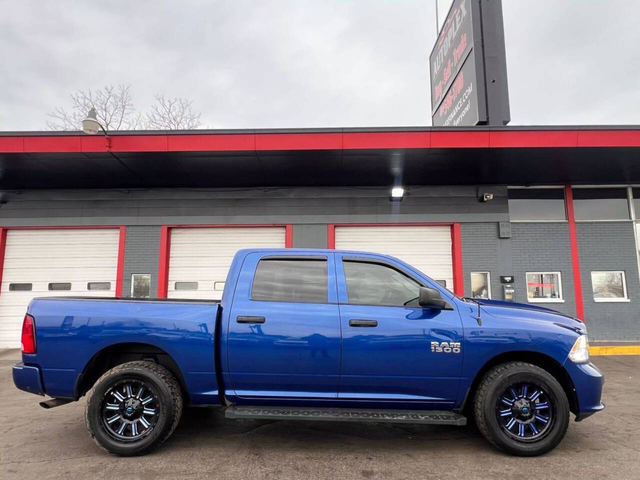 2017 Ram 1500 Express — Pickup Truck — 123,655 mi — Milwaukee, WI