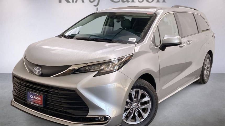 2023 Toyota Sienna XLE — Minivan — 16,640 mi — Carson, CA