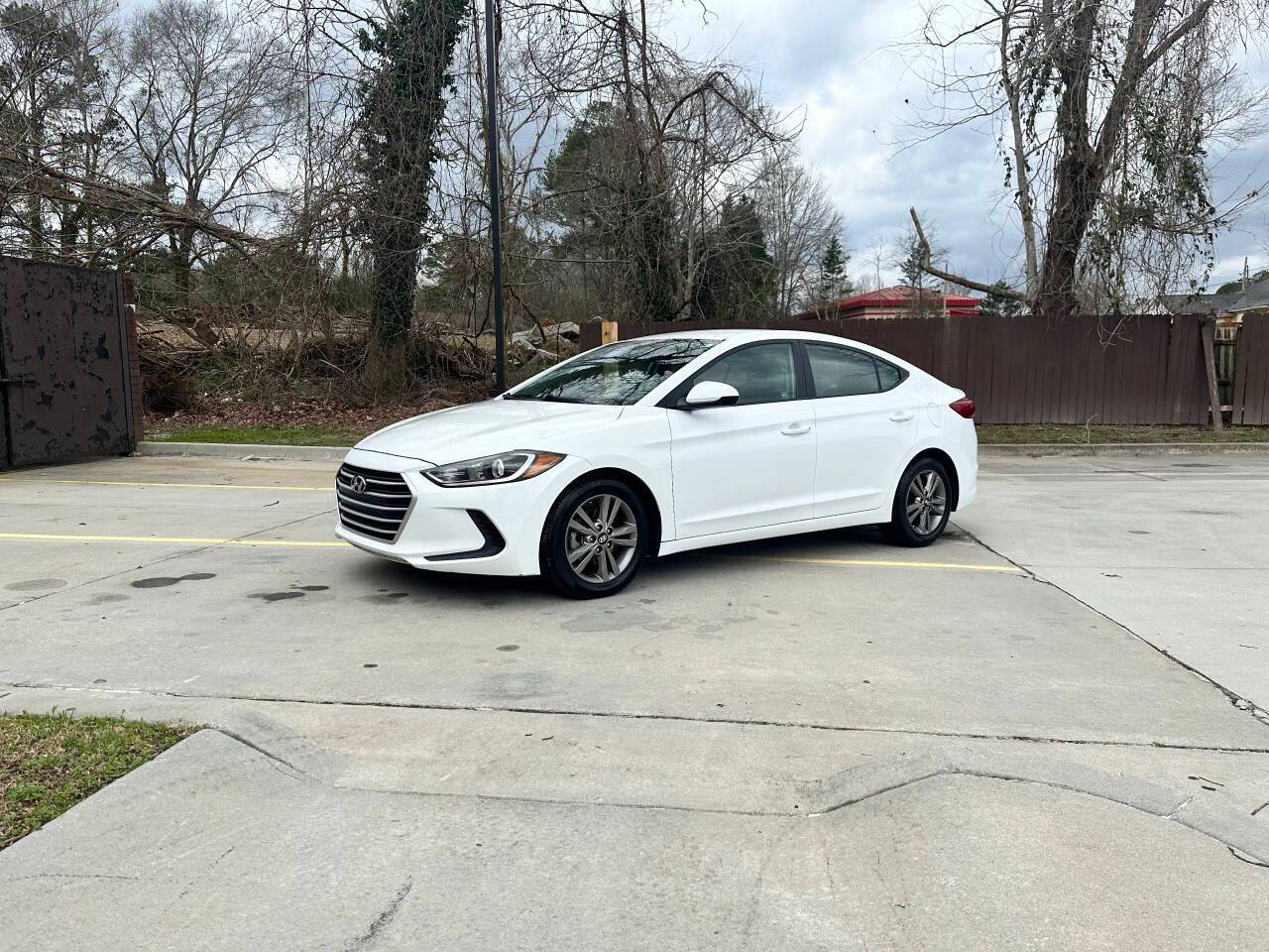 2017 Hyundai Elantra SE — Sedan — 94,604 mi — Liburn, GA
